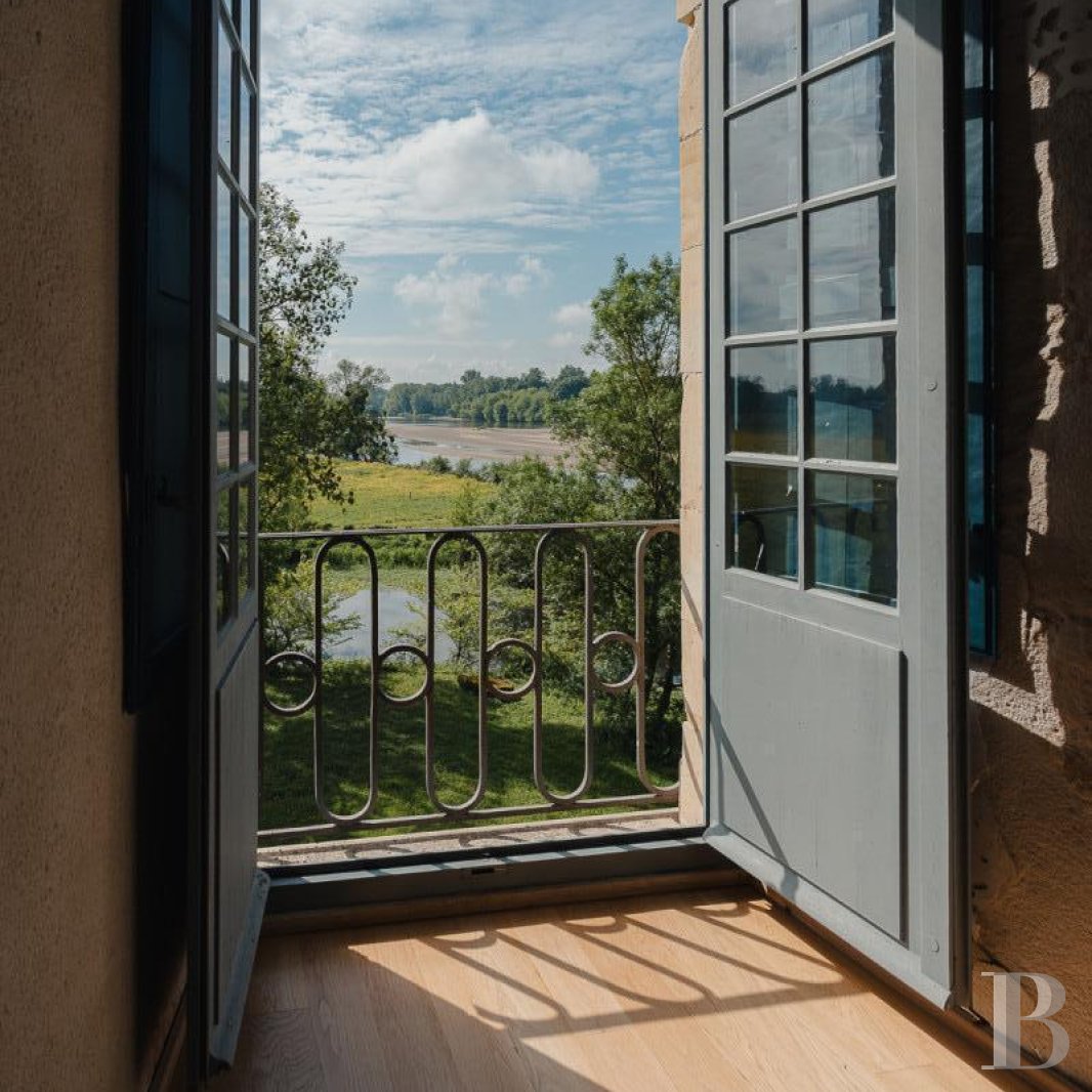 En Bourgogne, dans la Nièvre, un château d’origine médiévale dressé sur un promontoire au-dessus de l’Allier - photo  n°22